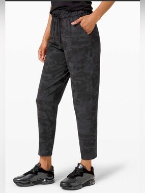 Lululemon Keep Moving Pant 7/8 High-
Rise Incognito Camo Multi Grey  Size 10